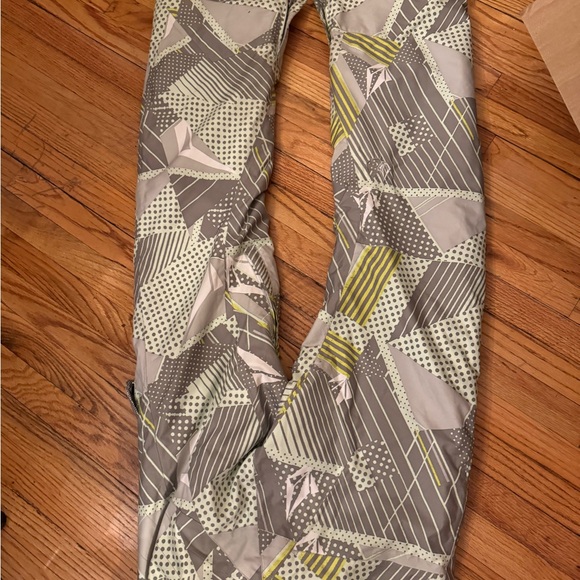 Volcom Gray ski pants size S with Logo in like new condition,high quality - Picture 8 of 11